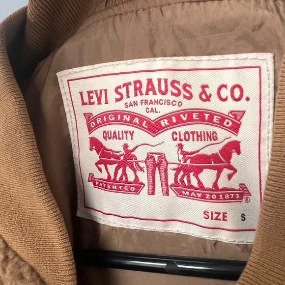 Levi’s brown Sherpa jacket. - Picture 2 of 5